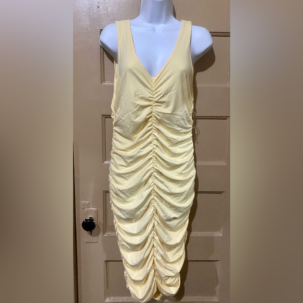 NWT Fashion Nova ruched midi dress. Size Large.